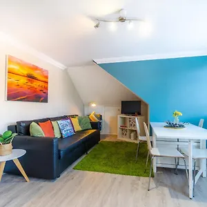 Brunswick Fab Pad - By My Getaways Apartment Brighton