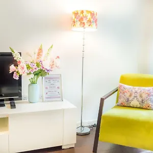 River Walk - Canary Wharf Apartment London